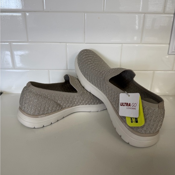 Ladies Tan Skechers - Picture 3 of 12